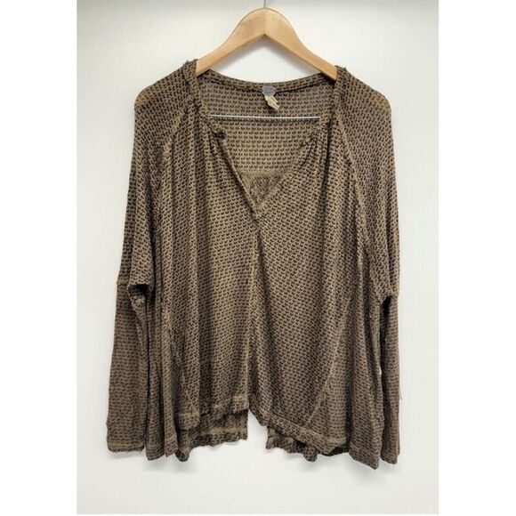 We The Free Knit Oversized Sweater Size XS V Neck Long Sleeve Tan Black Slouchy - Picture 2 of 8